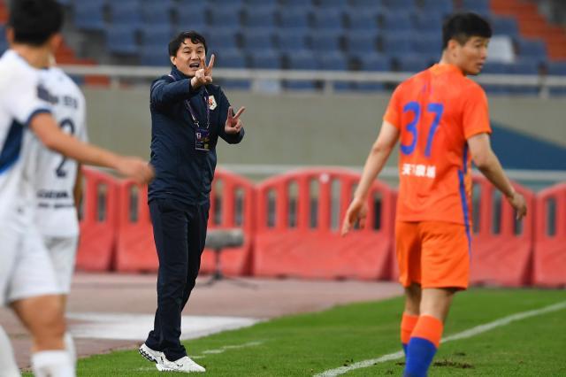 B体育-双杀恩师泰山小胜和谐收场 连破武汉成对手苦主